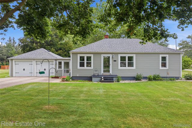 665 S Howell Street, Pinckney Village, MI 48169