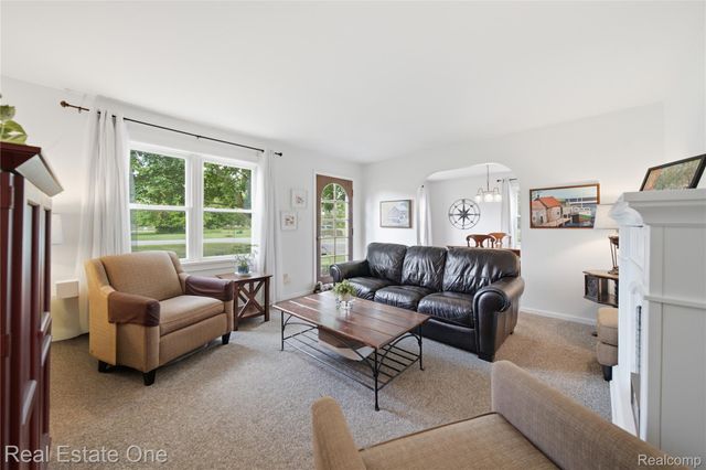 665 S Howell Street, Pinckney Village, MI 48169