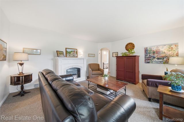 665 S Howell Street, Pinckney Village, MI 48169