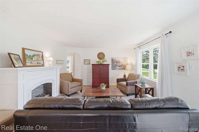 665 S Howell Street, Pinckney Village, MI 48169