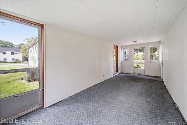 665 S Howell Street, Pinckney Village, MI 48169
