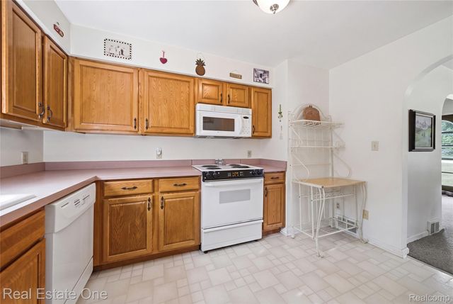 665 S Howell Street, Pinckney Village, MI 48169
