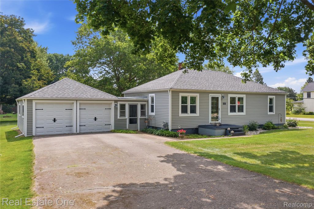 665 S Howell Street, Pinckney Village, MI 48169
