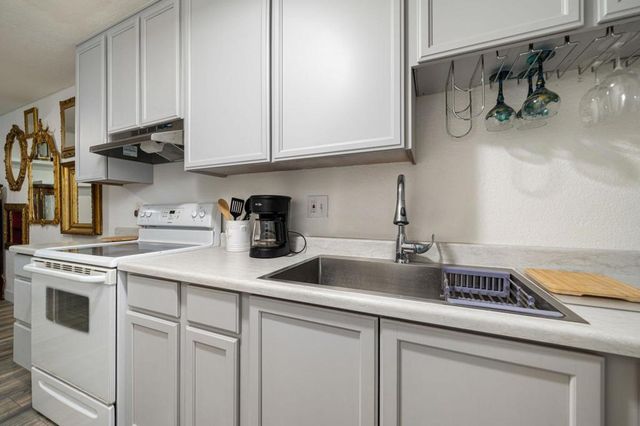 680 N Ashurst Court 102, Palm Springs, CA 92262