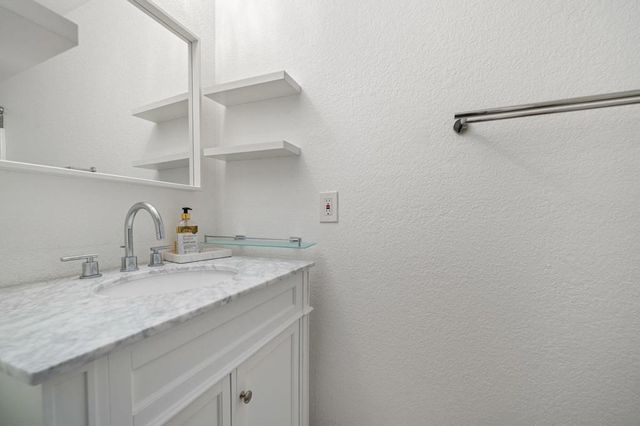 680 N Ashurst Court 102, Palm Springs, CA 92262