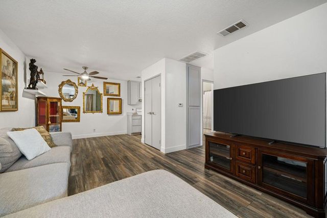 680 N Ashurst Court 102, Palm Springs, CA 92262