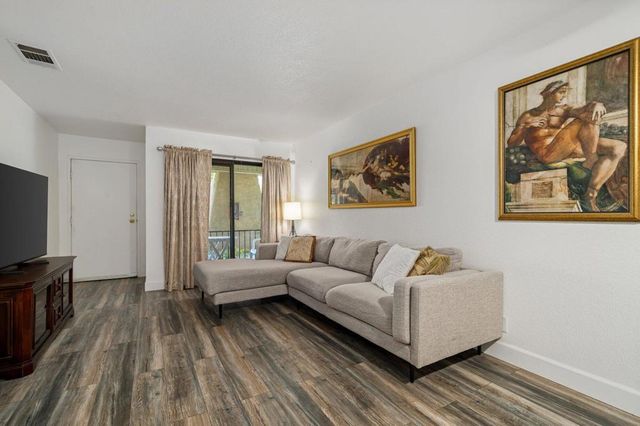 680 N Ashurst Court 102, Palm Springs, CA 92262