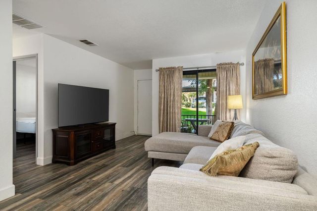 680 N Ashurst Court 102, Palm Springs, CA 92262