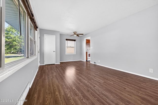 330 E Southside Ct, Louisville, KY 40214