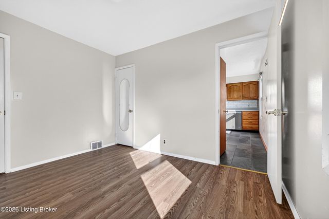 330 E Southside Ct, Louisville, KY 40214