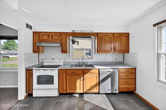 330 E Southside Ct, Louisville, KY 40214