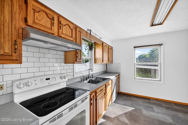 330 E Southside Ct, Louisville, KY 40214