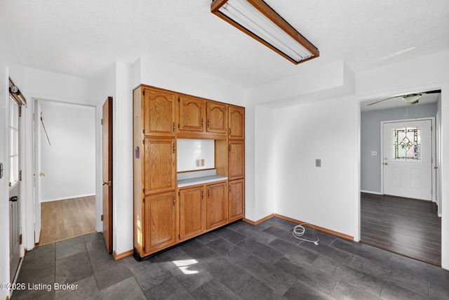 330 E Southside Ct, Louisville, KY 40214