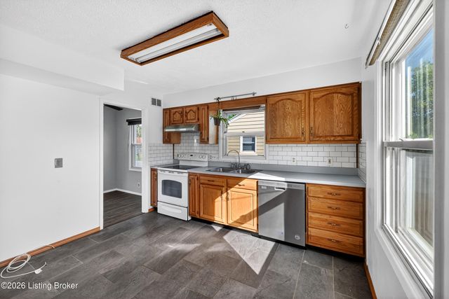 330 E Southside Ct, Louisville, KY 40214