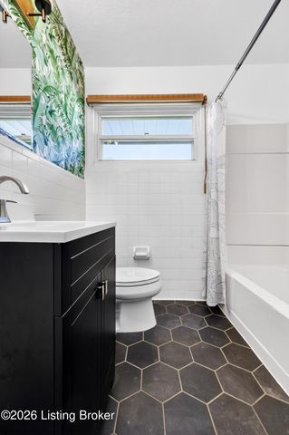 330 E Southside Ct, Louisville, KY 40214