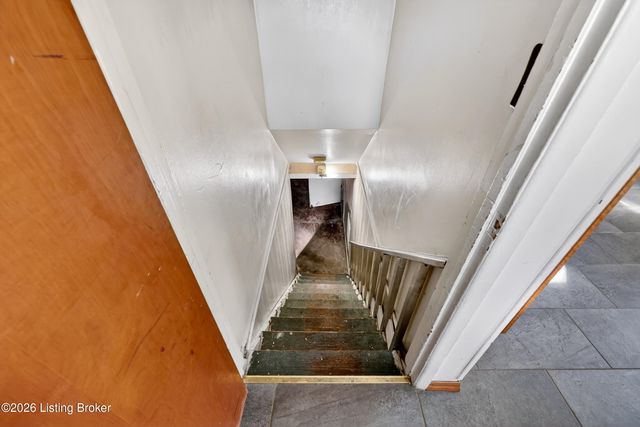 330 E Southside Ct, Louisville, KY 40214