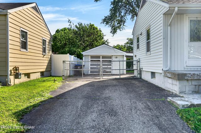 330 E Southside Ct, Louisville, KY 40214