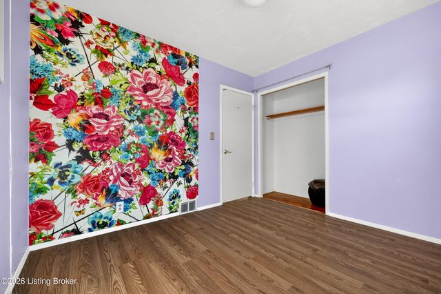 330 E Southside Ct, Louisville, KY 40214