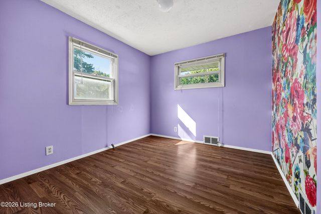 330 E Southside Ct, Louisville, KY 40214