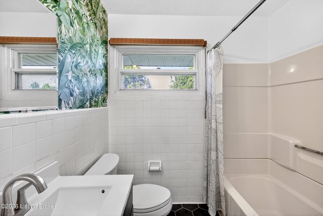 330 E Southside Ct, Louisville, KY 40214