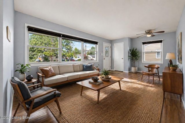 330 E Southside Ct, Louisville, KY 40214