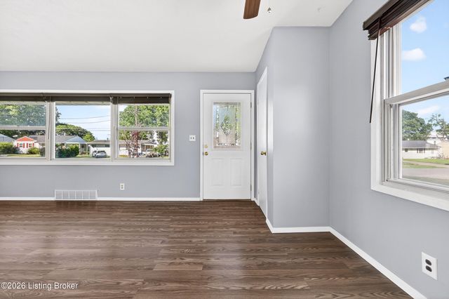 330 E Southside Ct, Louisville, KY 40214