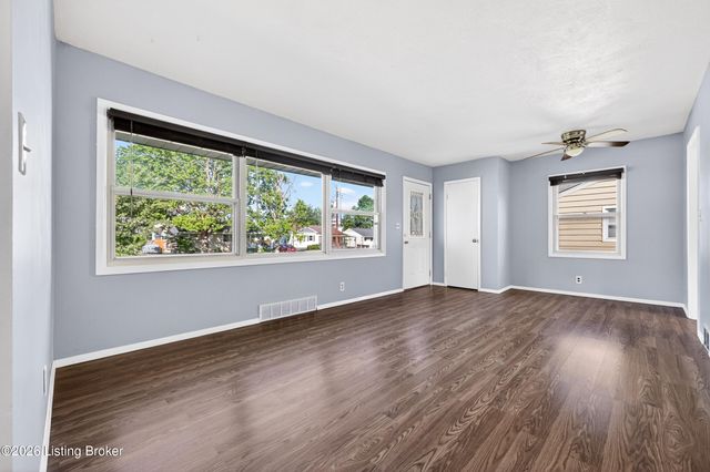 330 E Southside Ct, Louisville, KY 40214