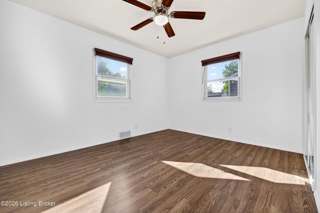 330 E Southside Ct, Louisville, KY 40214