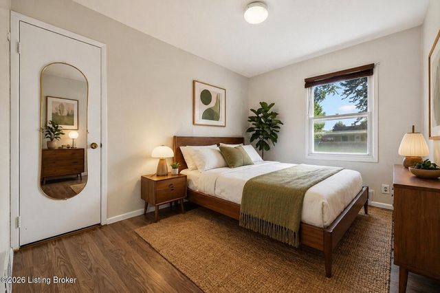 330 E Southside Ct, Louisville, KY 40214