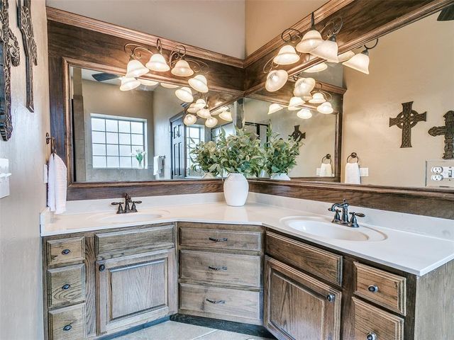 245 E Mobile Terrace, Mustang, OK 73064