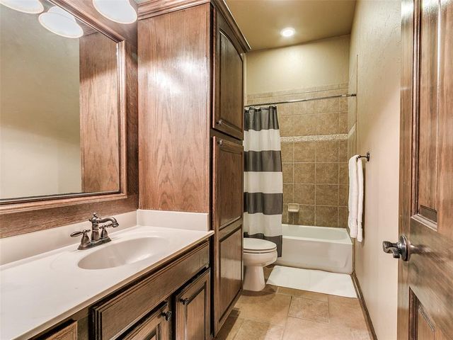245 E Mobile Terrace, Mustang, OK 73064