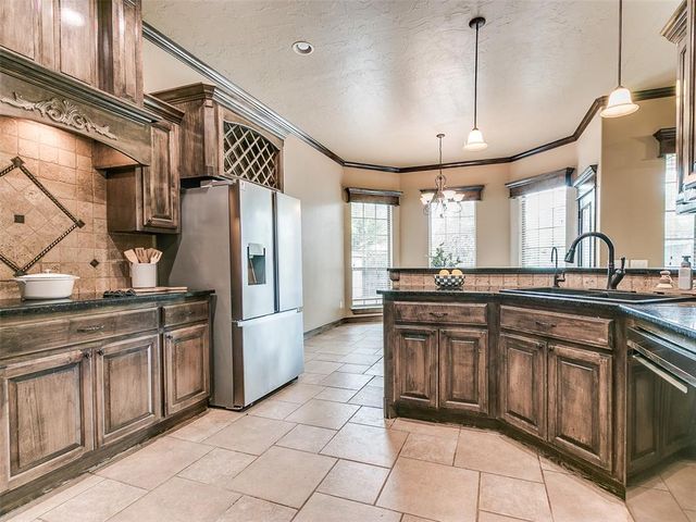 245 E Mobile Terrace, Mustang, OK 73064
