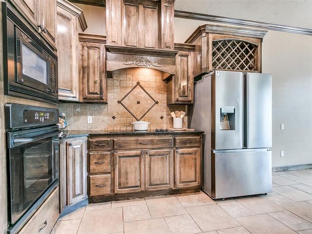 245 E Mobile Terrace, Mustang, OK 73064
