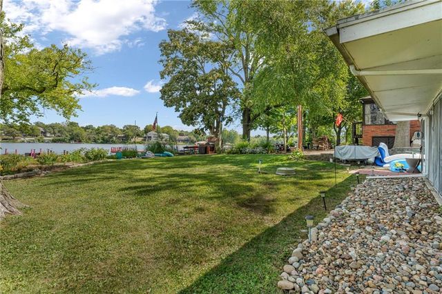 15339 Lake Road 2 Street, Gardner, KS 66030