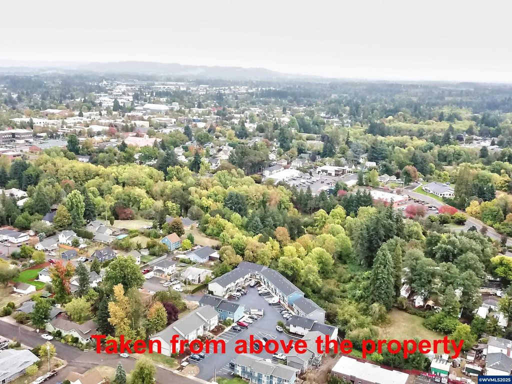 Image 10 of property listing at 724 SW Edmunston St, Mcminnville, OR 97128