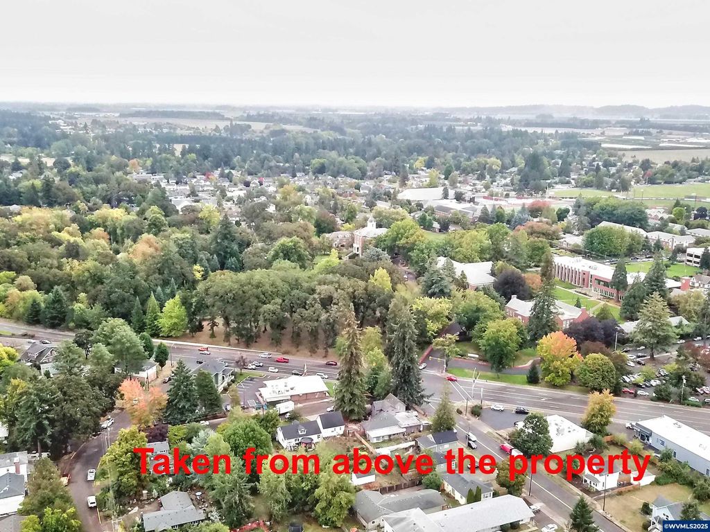 Image 11 of property listing at 724 SW Edmunston St, Mcminnville, OR 97128