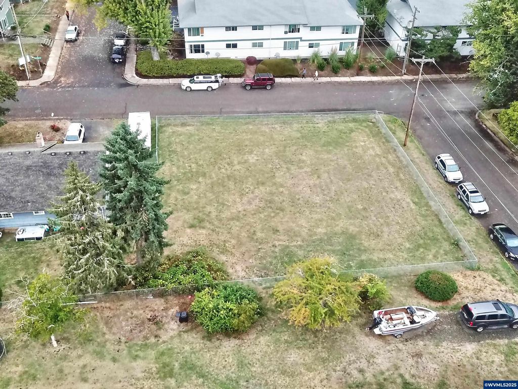 Image 13 of property listing at 724 SW Edmunston St, Mcminnville, OR 97128