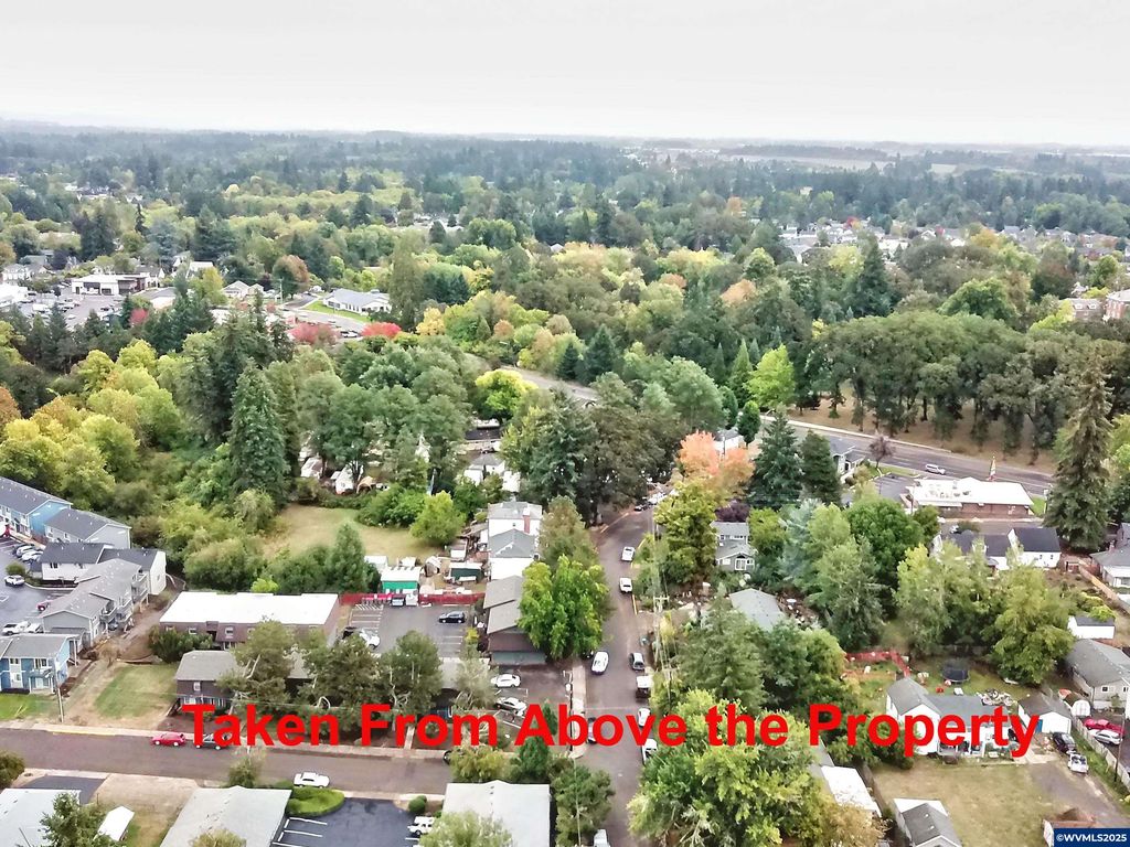 Image 7 of property listing at 724 SW Edmunston St, Mcminnville, OR 97128