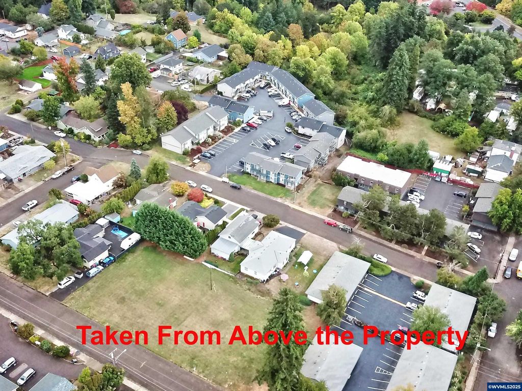 Image 9 of property listing at 724 SW Edmunston St, Mcminnville, OR 97128