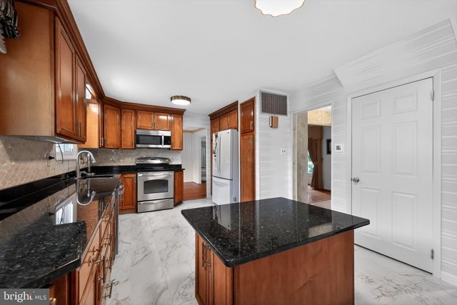 1 BUCKNELL DR, Cherry Hill, NJ 08034