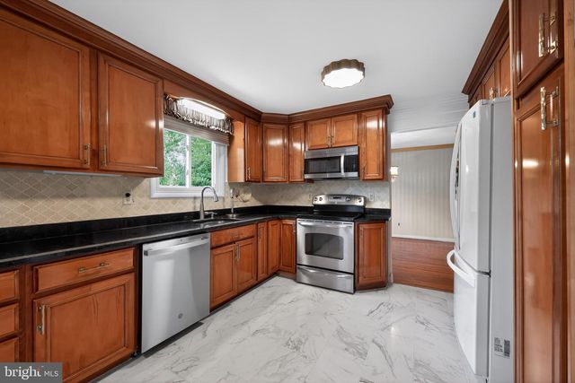 1 BUCKNELL DR, Cherry Hill, NJ 08034