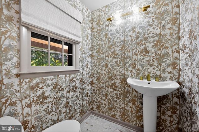 1 BUCKNELL DR, Cherry Hill, NJ 08034