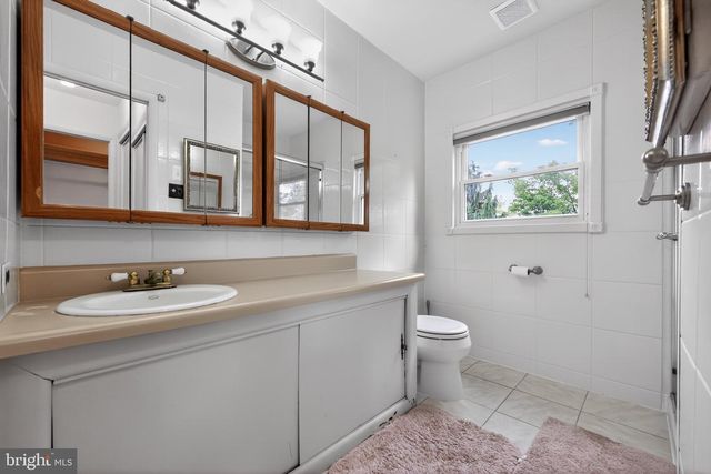 1 BUCKNELL DR, Cherry Hill, NJ 08034