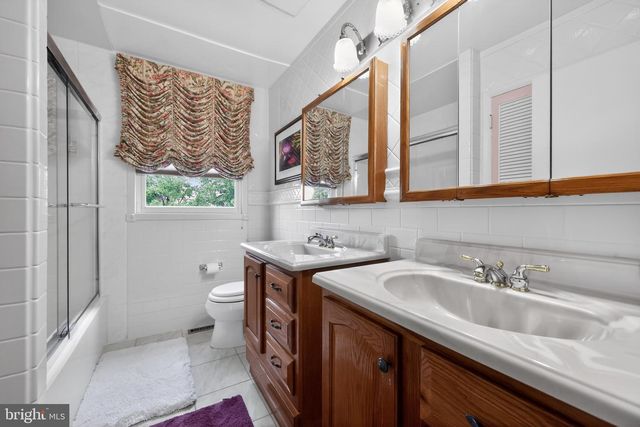 1 BUCKNELL DR, Cherry Hill, NJ 08034