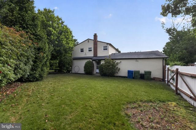 1 BUCKNELL DR, Cherry Hill, NJ 08034