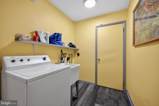 1 BUCKNELL DR, Cherry Hill, NJ 08034
