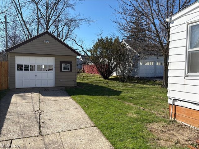 5116 Erwin Street, Maple Heights, OH 44137