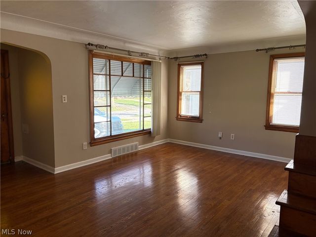 5116 Erwin Street, Maple Heights, OH 44137