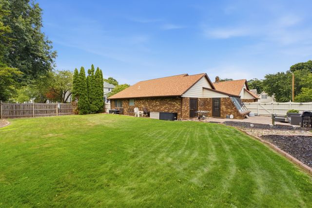 3707 77th Street Court, Moline, IL 61265
