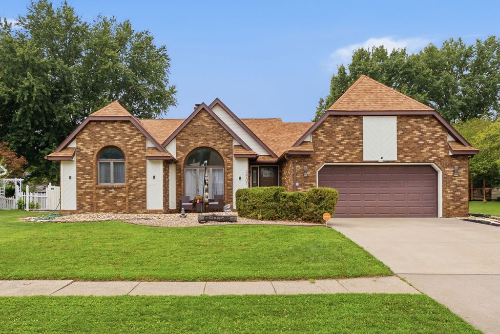 3707 77th Street Court, Moline, IL 61265